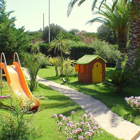 Palm Village Виласимиус Екстериор снимка