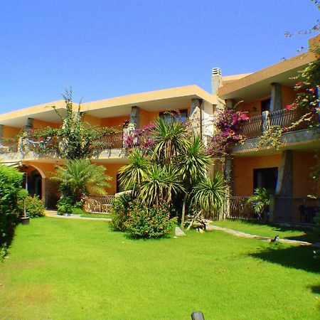 Palm Village Виласимиус Екстериор снимка