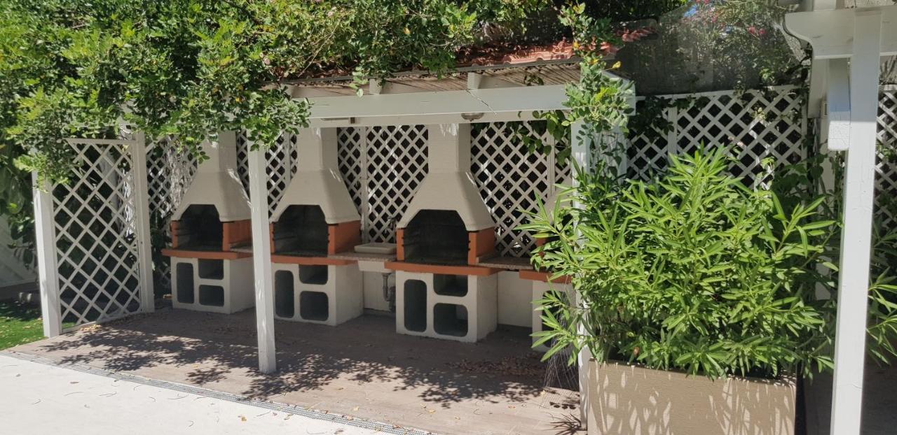 Palm Village Виласимиус Екстериор снимка