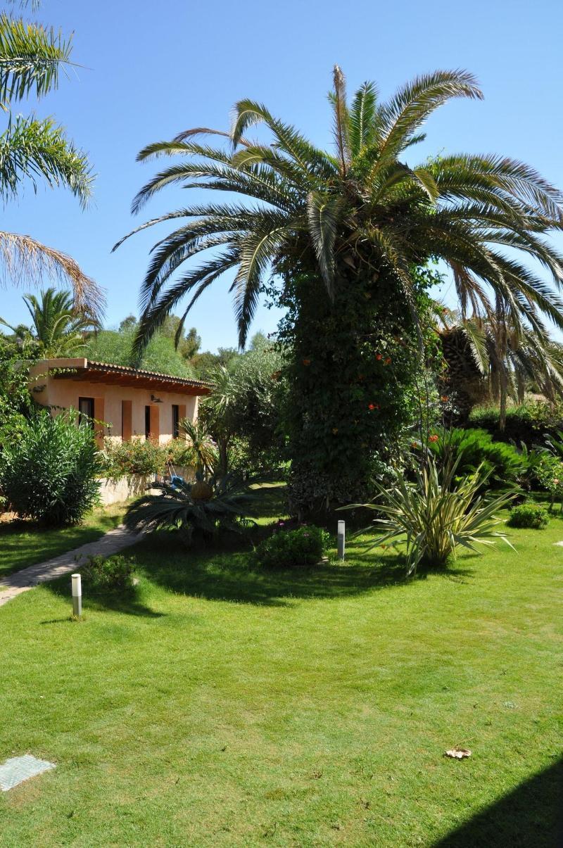 Palm Village Виласимиус Екстериор снимка