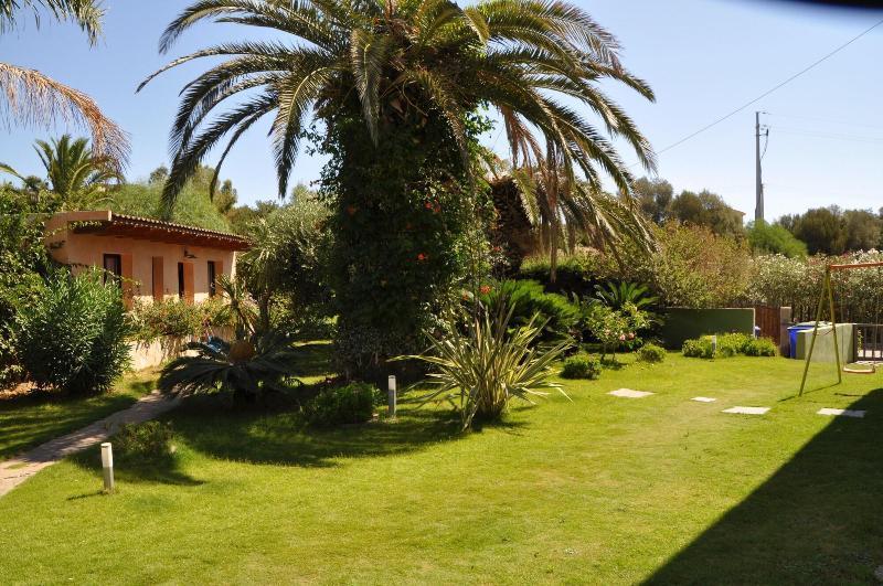 Palm Village Виласимиус Екстериор снимка