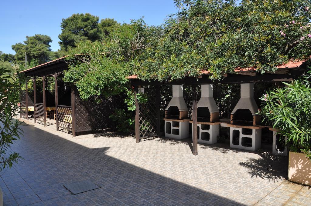 Palm Village Виласимиус Екстериор снимка