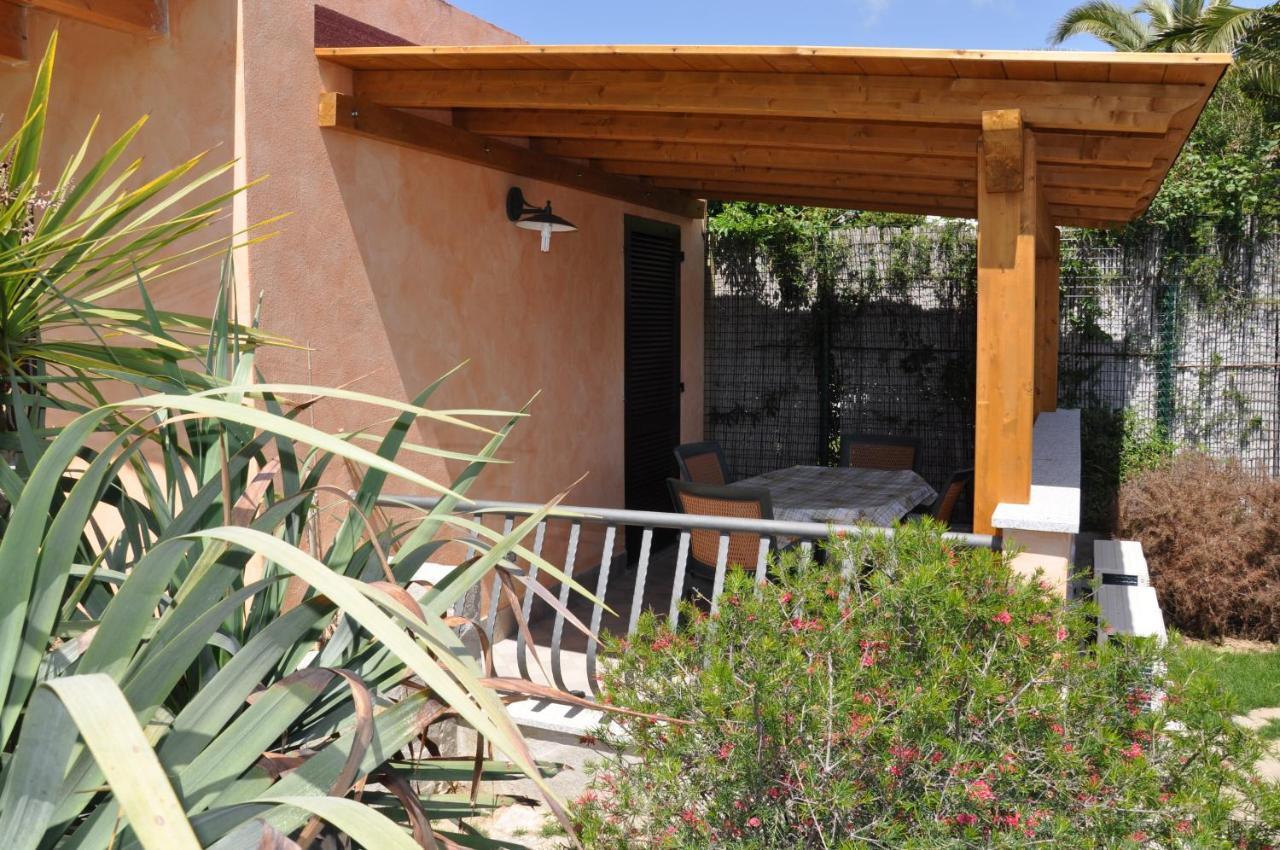 Palm Village Виласимиус Екстериор снимка